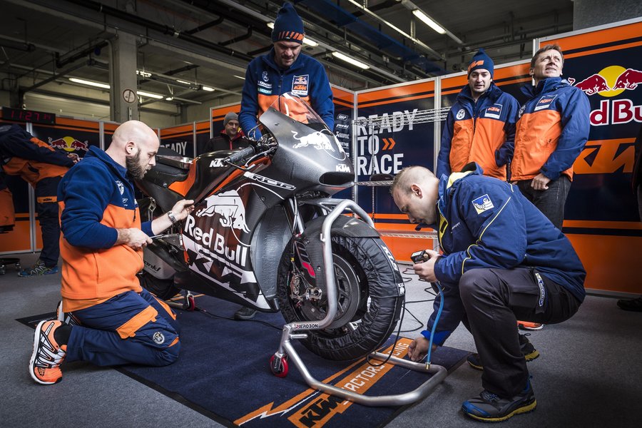 0ktm-motogp-2017-rc16-preparacion-test-austria